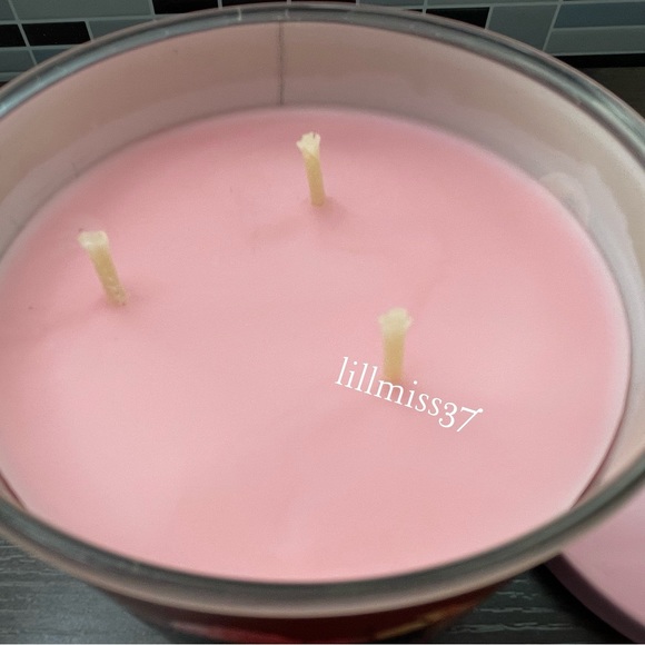FIJI WHITE SANDS BRAND NEW BATH & BODY WORKS 3 WICK CANDLE GORGEOUS COLORED WAX - Picture 4 of 4